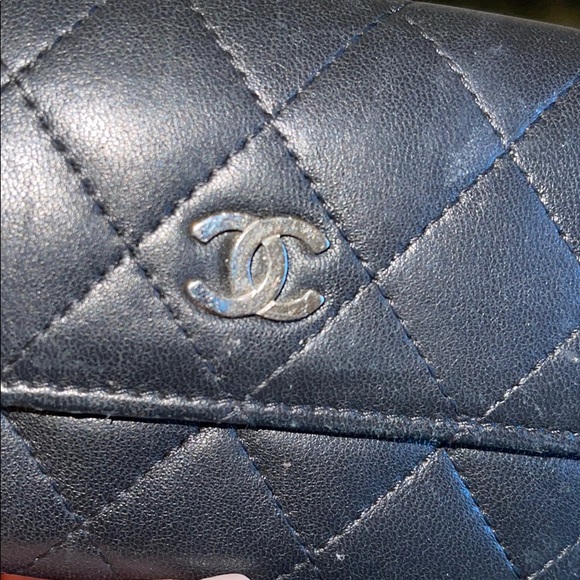 SOLD!!!! CHANEL Black Quilted Leather Card Holder - Picture 3 of 13